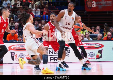 Mailand, Italien. Januar 2024. Serge Ibaka (FC Bayern München) während der EA7 Emporio Armani Milano vs FC Bayern München, Basketball Euroleague Spiel in Mailand, Italien, 05. Januar 2024 Credit: Independent Photo Agency/Alamy Live News Stockfoto