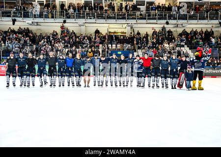 Iserlohn, Deutschland. Januar 2024. Jubel, Freude bei den Iserlohn Roosters GER, Iserlohn Roosters vs. Grizzlys Wolfsburg, Eishockey, Penny-DEL, 35. Spieltag, Spielzeit 2023/2024, 05.01.2024, Foto: Jonas Brockmann/Eibner-Pressefoto Credit: dpa/Alamy Live News Stockfoto