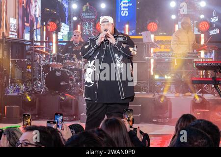 Jelly Roll tritt am 31. Dezember 2023 während der Neujahrsfeier 2024 auf dem Times Square in New York auf. Stockfoto