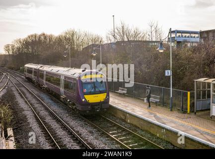 East Midlands Railway Regional Type British Rail Class 170 Turbostar Diesel Mehrzweckzug für Personenverkehr am Bahnhof Mansfield Woodhouse. Stockfoto