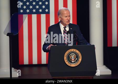 Blue Bell, Usa. Januar 2024. Präsident Joe Biden hält Bemerkungen. Angriff auf das US Capitol am Montgomery County Community College in Blue Bell, Pennsylvania am 5. Januar 2024. US-Präsident Joe Biden äußerte sich zu Donald J. Trump und dem Angriff auf das US-Kapitol am 6. Januar 2021 bei einer Wahlkampfveranstaltung. Quelle: SOPA Images Limited/Alamy Live News Stockfoto