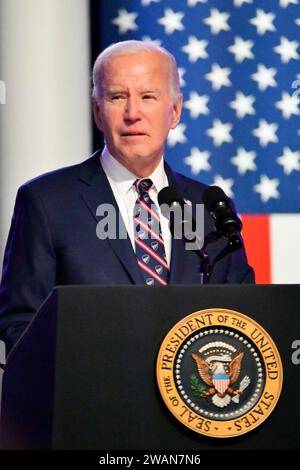 Blue Bell, Usa. Januar 2024. US-Präsident Joe Biden kritisiert den ehemaligen Präsidenten Donald Trump in einer Rede zum Jahrestag der Kapitolunruhen am 5. Januar 2024 in der Nähe des Valley Force National Park in Blue Bell, PA. Quelle: OOgImages/Alamy Live News Stockfoto