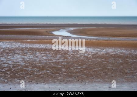 Cumber Sands an einem Herbsttag, Blick auf den Strand und den Ärmelkanal, East Sussex, England Stockfoto