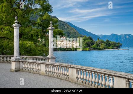 Villa Melzi von der geschwungenen Promenade in den Gärten in Bellagio Italien aus gesehen Stockfoto