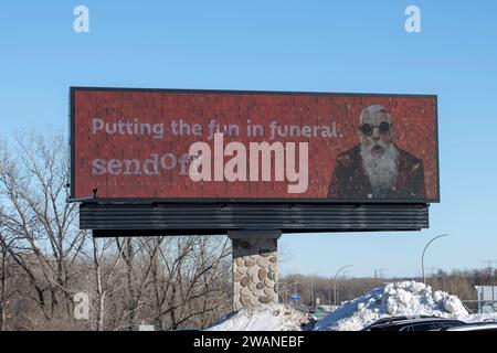 Vadnais Heights, Minnesota. Humorvolle Plakatwände von sendoff-Beerdigungen, die sich neu vorstellen und sagen, dass sie die Art verändern, wie wir ein Leben feiern Stockfoto