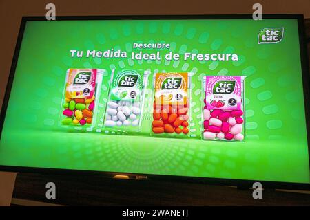 Merida Mexico, Centro Historico Central Historico, zentrales historisches Viertel, tv Kabel tv Monitor Bildschirm, kommerzielle Werbung, Tic Tac, mexikanische hispanische lateinamerikanische Stockfoto