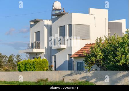 Häuser im mediterranen Stil in einem Dorf auf der Insel Zypern 4 Stockfoto