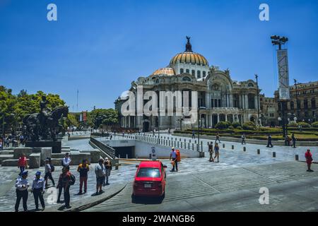 Der Palacio de Bellas Artes (Palast der Schönen Künste) ist ein bedeutendes Kulturzentrum in Mexiko-Stadt. Hier finden Veranstaltungen für darstellende Künste, Literaturveranstaltungen und Veranstaltungen statt Stockfoto
