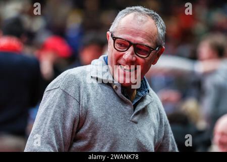 Mailand, Italien. Januar 2024. Stefano Domenicali CEO der Formel-1-Gruppe während des regulären Saisonspiels der Turkish Airlines EuroLeague 2023/24 im 19. Runde zwischen EA7 Emporio Armani Milan und FC Bayern München im Mediolanum Forum. ENDERGEBNIS : EA7 Mailand 76 | 62 Bayern M. (Foto: Fabrizio Carabelli/SOPA Images/SIPA USA) Credit: SIPA USA/Alamy Live News Stockfoto