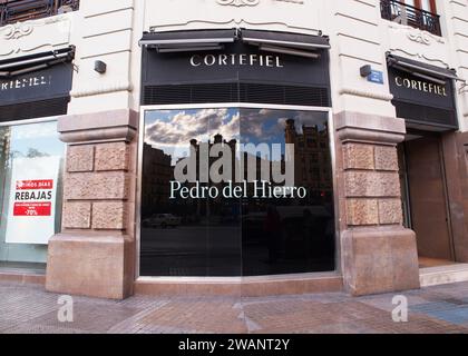 VALENCIA, SPANIEN - 22. MÄRZ 2016. Cortefiel Pedro del Hierro in Valencia. Stockfoto