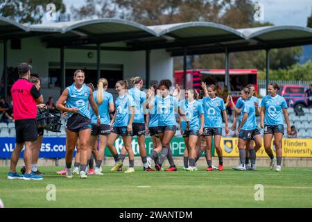 Adelaide, Australien. Januar 2024. Adelaide, Australien, 6. Januar 2024: Spieler von Melbourne City wärmen sich während des Liberty A-League-Spiels zwischen Adelaide United und Melbourne City im Marden Sports Complex in Adelaide, Australien auf (Noe Llamas/SPP) Credit: SPP Sport Press Photo. /Alamy Live News Stockfoto