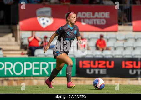 Adelaide, Australien. Januar 2024. Adelaide, Australien, 6. Januar 2024: Julia Grosso (7 Melbourne City) dribbelt mit dem Ball während des Liberty A-League-Spiels zwischen Adelaide United und Melbourne City im Marden Sports Complex in Adelaide, Australien (Noe Llamas/SPP) Credit: SPP Sport Press Photo. /Alamy Live News Stockfoto