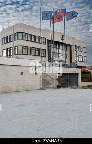 Das Gebäude des Nationalrates der Slowakischen Republik ( Narodna rada Slovenskej republiky ) in Bratislava. Slowakei. Stockfoto