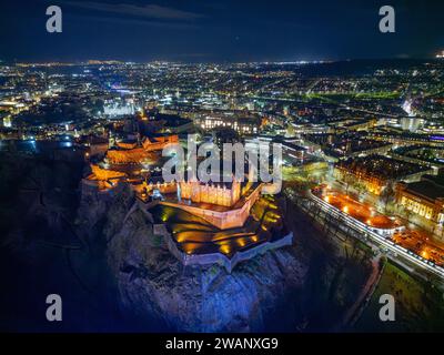 Nächtliche Luftaufnahme von Edinburgh Castle, Edinburgh, Schottland, Großbritannien Stockfoto