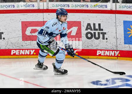 Eishockey DEL - 35. Spieltag: Düsseldorfer EG vs Straubing Tigers am 05.01.2024 im PSD Bank Dome in Düsseldorf Straubings Micheal Clarke ( Nr.10) Foto: Osnapix Stockfoto