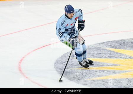 Eishockey DEL - 35. Spieltag: Düsseldorfer EG vs Straubing Tigers am 05.01.2024 im PSD Bank Dome in Düsseldorf Straubings Nicolas Mattinen ( Nr.52) Foto: Osnapix Stockfoto