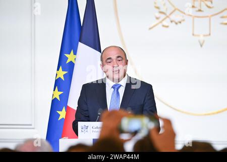 Paris, Frankreich. Januar 2024. Dominique Anract während der traditionellen Epiphany-Tortenzeremonie im Elysee-Palast in Paris, Frankreich am 5. Januar 2024. Foto: Jacques Witt/Pool/ABACAPRESS.COM Credit: Abaca Press/Alamy Live News Stockfoto