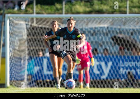 Adelaide, Australien. Januar 2024. Adelaide, Australien, 6. Januar 2024: Rhianna Pollicina (10 Melbourne City) läuft mit dem Ball während des Liberty A-League-Spiels zwischen Adelaide United und Melbourne City im Marden Sports Complex in Adelaide, Australien (Noe Llamas/SPP) Credit: SPP Sport Press Photo. /Alamy Live News Stockfoto