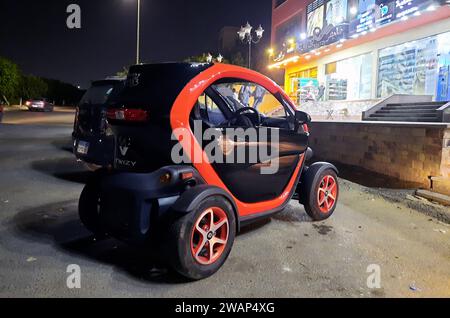 Kairo, Ägypten, 12. Oktober 2023: Der Renault Twizy, ein zweisitziges Elektroauto, das von Renault entwickelt und vermarktet wurde, ein leichtes oder schweres Vierrad-Fahrzeug Stockfoto