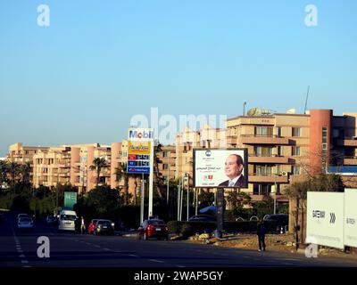 Kairo, Ägypten, 15. Dezember 2023: Banner für die ägyptische Präsidentschaftswahl, Werbung für die ägyptische Präsidentschaftswahl 2024 in der Nähe der Monorail Sit Stockfoto