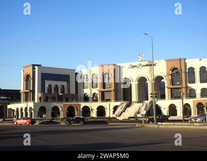 Kairo, Ägypten, 15. Dezember 2023: Saja Boulevard Mall in New Cairo City, nahe Rehab City, mit einer Fläche von ca. 24000 m2, das neue Saja Mall mit Stockfoto