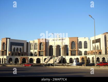 Kairo, Ägypten, 15. Dezember 2023: Saja Boulevard Mall in New Cairo City, nahe Rehab City, mit einer Fläche von ca. 24000 m2, das neue Saja Mall mit Stockfoto