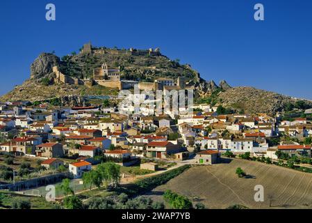 Maurische Festung La Mota über der Stadt Moclin, Andalusien, Provinz Granada, Spanien Stockfoto