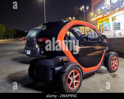 Kairo, Ägypten, 12. Oktober 2023: Der Renault Twizy, ein zweisitziges Elektroauto, das von Renault entwickelt und vermarktet wurde, ein leichtes oder schweres Vierrad-Fahrzeug Stockfoto