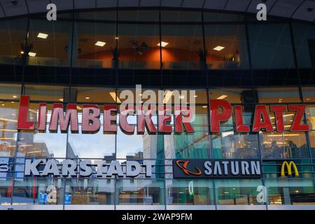 Fassade des Einkaufszentrums Limbecker Platz, Essen, Ruhrgebiet, Nordrhein-Westfalen, Deutschland, Europa Stockfoto