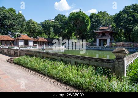 Brunnen der himmlischen Klarheit (Thien Quang Well) im Tempel der Literatur in Hanoi, Vietnam Stockfoto