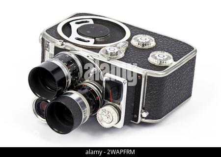 Vintage Swiss Bolex Paillard D8L Doppel-8-mm-Cine-Kamera von 1958 mit drehbarem Revolver und drei Objektiven. Stockfoto