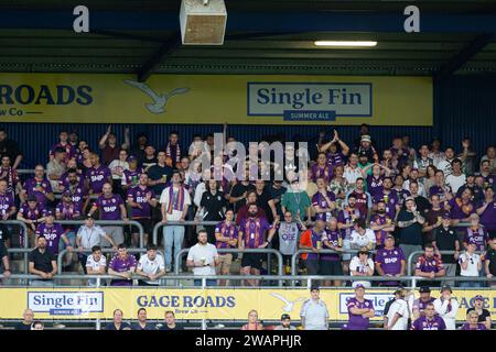 Januar 2024; HBF Park, Perth, Western Australia, Australien; A-League Football, Perth Glory gegen Melbourne Victory; Perth Glory Fans im Schuppen singen ihre Fanlieder Stockfoto