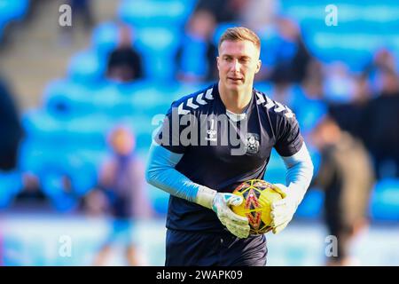 Coventry am Samstag, den 6. Januar 2024. Coventry, Großbritannien. Januar 2024. Torhüter Simon Moore (1 Coventry City) wärmt sich beim Spiel der dritten Runde des FA Cup zwischen Coventry City und Oxford United in der Coventry Building Society Arena, Coventry, am Samstag, den 6. Januar 2024 auf. (Foto: Kevin Hodgson | MI News) Credit: MI News & Sport /Alamy Live News Stockfoto