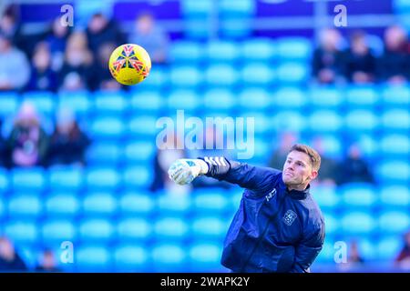 Coventry am Samstag, den 6. Januar 2024. Coventry, Großbritannien. Januar 2024. Torhüter Ben Wilson (13 Coventry City) wärmt sich beim Spiel der dritten Runde des FA Cup zwischen Coventry City und Oxford United in der Coventry Building Society Arena, Coventry, am Samstag, den 6. Januar 2024 auf. (Foto: Kevin Hodgson | MI News) Credit: MI News & Sport /Alamy Live News Stockfoto