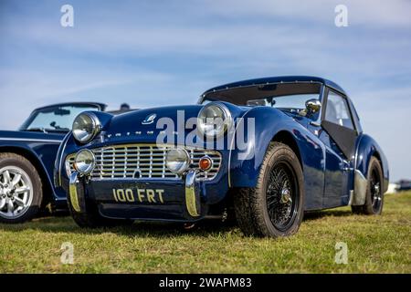 1960 Triumph TR3A, ausgestellt im Bicester Heritage Scramble am 8. Oktober 2023. Stockfoto