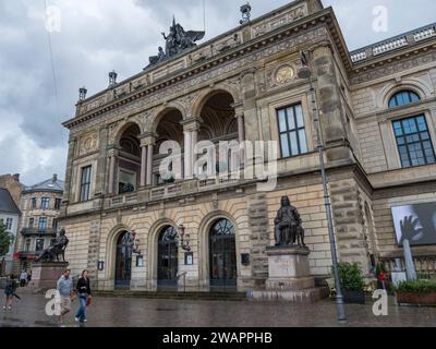 Das Königliche Theater (nationale Bühne Dänemarks) auf Kongens Nytorv in Kopenhagen, Dänemark. Stockfoto