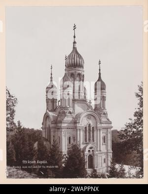 "Griechische Kapelle"/Russisch-Orthodoxe Kirche auf der Neroberg, Wiesbaden, Deutschland, 1896 Foto falsch "griechische Kapelle" erwähnt Russisch-Orthodoxe Kirche "der Heiligen Elisabeth in Wiesbaden", der Adolf von Nassau für seine junge, verstorbene Ehefrau Elisabeta Michailovna (Tochter des jüngeren Bruders des Zaren I. und Nicolaas I. von Russland) zwischen 1847 -1855 verstarb, ließ es bauen. Wiesbadener Zeitung. Pappe Gelatine Silberdruck Wiesbaden Stockfoto
