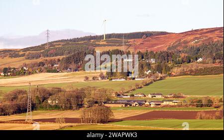 Dundee, Tayside, Schottland, Großbritannien. Januar 2024. Wetter in Großbritannien: Die wunderschöne Wintersonne mit Morgenfrost bietet einen fantastischen Blick auf die Sidlaw Hills und das Strathmore Valley im ländlichen Dundee, Schottland. Quelle: Dundee Photographics/Alamy Live News Stockfoto