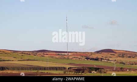 Dundee, Tayside, Schottland, Großbritannien. Januar 2024. Wetter in Großbritannien: Die wunderschöne Wintersonne mit Morgenfrost bietet einen fantastischen Blick auf die Sidlaw Hills und das Strathmore Valley im ländlichen Dundee, Schottland. Quelle: Dundee Photographics/Alamy Live News Stockfoto