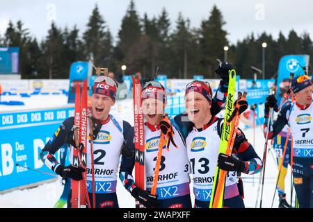 Oberhof, Deutschland. Januar 2024. Norwegische Festspiele beim IBU Biathlon Weltcup Verfolgung Herren Oberhof 2024, v.li. Sturla Laegreid NOR, Endre stroehmsheim (Norwegen) und Johannes Dale-SKJEVDAL (NOR) standen auf dem Podest Credit: dpa/Alamy Live News Stockfoto