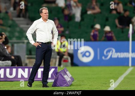 Januar 2024; HBF Park, Perth, Western Australia, Australien; A-League Football, Perth Glory gegen Melbourne Victory; Alen Stajcic Coach von Perth Glory sieht aus der Seitenlinie Stockfoto