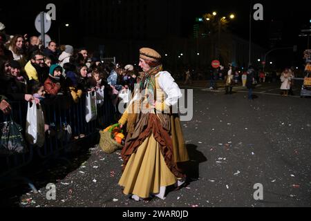 Schauspielerparade während der drei Könige Parade 2024 in Madrid, 5. Januar 2024 Spanien. Stockfoto