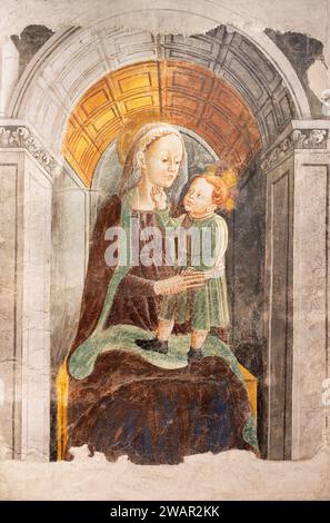 TREVISO, ITALIEN - 4. NOVEMBER 2023: Das Fresko der Madonna in der Kirche Chiesa di San Francesco aus dem 15. NOVEMBER. Cent. Stockfoto