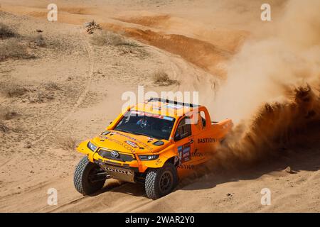 Al-Ula und Al Henakiyah, Saudi-Arabien. Januar 2024. 264 WILLEMS Maik (nld), VAN PELT Robert (nld), Bastion Hotels Dakar Team, Toyota Hilux, FIA Ultimate, Aktion während der ersten Etappe der Dakar 2024 am 6. Januar 2024 zwischen Al-Ula und Al Henakiyah, Saudi-Arabien - Foto Frédéric Le Floc'h/DPPI Credit: DPPI Media/Alamy Live News Stockfoto