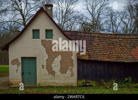 Altes Bauernhaus des Dörfleins im Schönbusch-Park, Aschaffenburg, Bayern Stockfoto