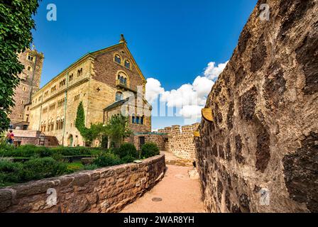 Zweiter Hof der Wartburg mit Küchengarten, Palas und Ritterbad in Eisenach, Thüringen Stockfoto