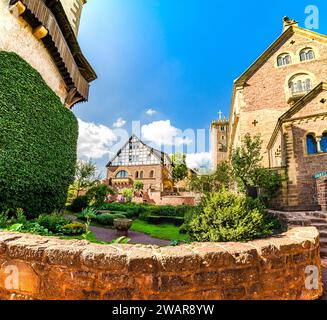 Zweiter Innenhof der Wartburg mit Küchengarten, Palas, Ritterbad und Gadem in Eisenach, Thüringen Stockfoto