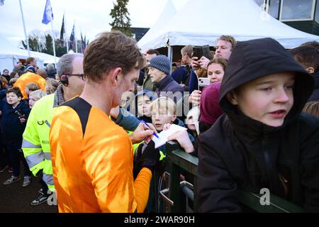 HAARLEM - ehemaliger Nationalspieler Ronald de Boer nach dem traditionellen Neujahrsspiel mit ehemaligen Nationalspielern der niederländischen Herrenmannschaft beim Royal HFC. ANP OLAF KRAAK netherlands Out - belgien Out Stockfoto