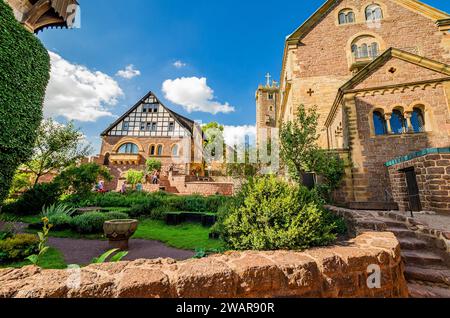 Zweiter Innenhof der Wartburg mit Küchengarten, Palas, Ritterbad und Gadem in Eisenach, Thüringen Stockfoto