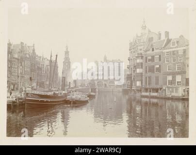 Blick auf die Binnen-Amstel, in der Ferne de Munttoren, 1904 Foto Amsterdam baryta Papierkanäle, Wasser (in der Stadt) Münzturm. Innere amstel Stockfoto